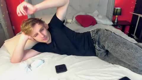 Snapshot of damonlux chatting on 06-22-26, 09:34 Damon online show from 06-22-26, 09:34
