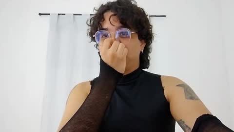 Snapshot of dan_blous chatting on 02-03-26, 02:53 Diane Blosson online show from 02-03-26, 02:53