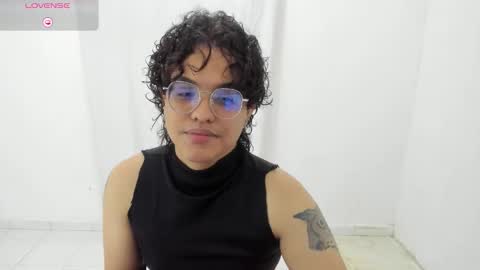 Snapshot of dan_blous chatting on 02-12-26, 12:05 Diane Blosson online show from 02-12-26, 12:05