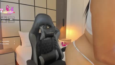 Snapshot of dana_daree chatting on 10-29-25, 07:04 D A N A online show from 10-29-25, 07:04