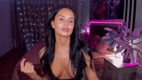 Snapshot of danamiers chatting on 11-20-25, 04:23 DanaMiers online show from 11-20-25, 04:23