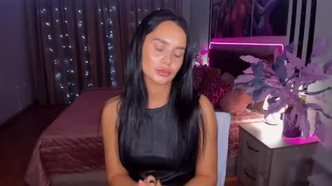 Snapshot of danamiers chatting on 11-21-25, 04:44 DanaMiers online show from 11-21-25, 04:44