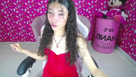 Snapshot of danatella_a chatting on 02-12-25, 04:00 Danatella online show from 02-12-25, 04:00