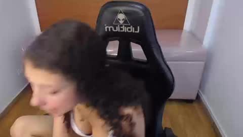 Snapshot of danatella_a chatting on 09-25-25, 01:15 Danatella online show from 09-25-25, 01:15