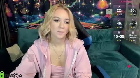 dances_queen online show from 12-16-25, 07:57