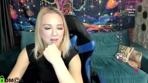 dances_queen online show from 01-12-26, 07:35