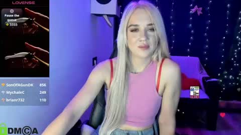 Snapshot of dances_queen chatting on 06-29-26, 10:15 dances_queen online show from 06-29-26, 10:15