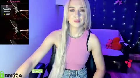 Snapshot of dances_queen chatting on 07-06-26, 07:05 dances_queen online show from 07-06-26, 07:05