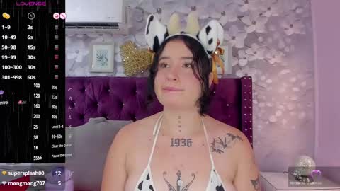 Snapshot of danee_19 chatting on 02-28-25, 02:42 Daniela online show from 02-28-25, 02:42