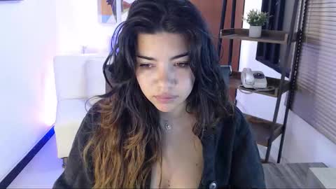 Veronica online show from 10-07-25, 10:56