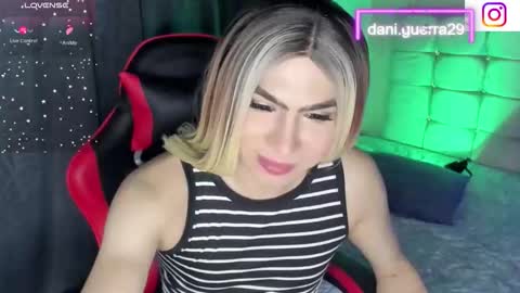 Snapshot of dani_lovet1 chatting on 04-30-26, 07:25 dani online show from 04-30-26, 07:25