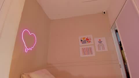 Snapshot of dani_skinny_ chatting on 11-10-25, 11:42 Hi I am Dani online show from 11-10-25, 11:42