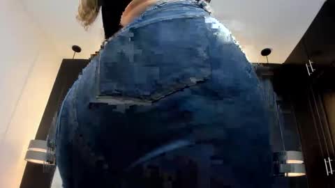Snapshot of dania_moore_ chatting on 04-21-26, 07:50 JANE online show from 04-21-26, 07:50