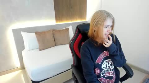 Snapshot of daniand_ chatting on 09-12-25, 12:05 D A N I A online show from 09-12-25, 12:05