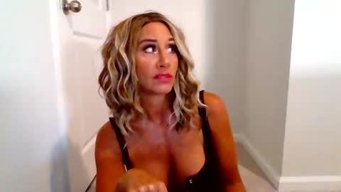Snapshot of danibrass1 chatting on 06-11-26, 01:31 DaniBrass1 online show from 06-11-26, 01:31