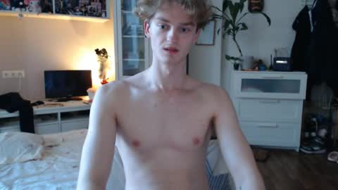 Snapshot of daniel_yumm chatting on 05-08-26, 02:39 Daniel online show from 05-08-26, 02:39