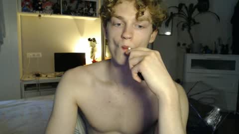 Snapshot of daniel_yumm chatting on 05-22-26, 03:24 Daniel online show from 05-22-26, 03:24
