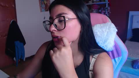 Snapshot of daniela_cute22 chatting on 09-24-25, 04:32 DANIELA online show from 09-24-25, 04:32