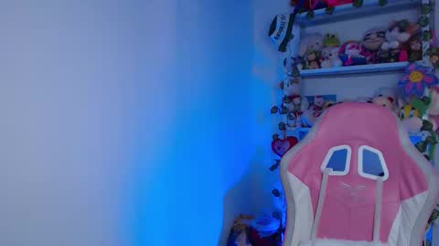 Snapshot of daniela_cute22 chatting on 11-25-25, 04:40 DANIELA online show from 11-25-25, 04:40