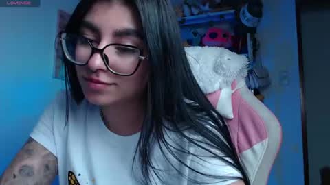 Snapshot of daniela_cute22 chatting on 06-24-26, 03:27 DANIELA online show from 06-24-26, 03:27