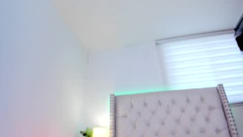  independent model   online show from 01-10-25, 08:26