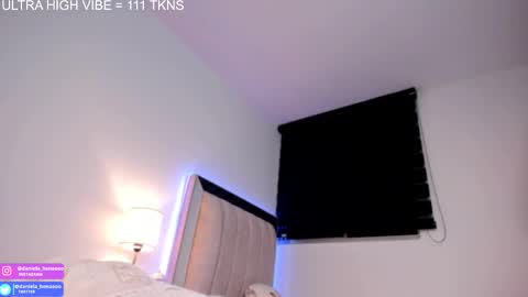  independent model   online show from 10-08-25, 11:13