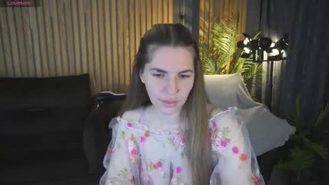 danielareign online show from 03-26-26, 07:03