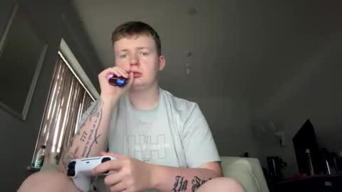 Snapshot of danieldestroygerdong chatting on 12-17-25, 10:32 danieldestroygerdong online show from 12-17-25, 10:32