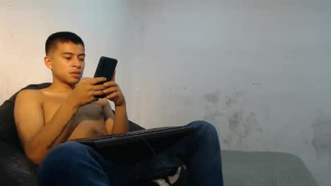 Snapshot of danielitopapii chatting on 12-19-24, 02:35 danielitopapii online show from 12-19-24, 02:35