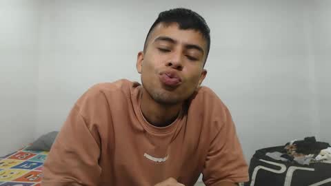 Snapshot of danielitopapii chatting on 02-13-25, 03:03 danielitopapii online show from 02-13-25, 03:03