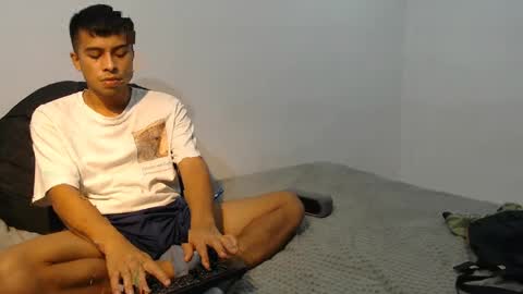 Snapshot of danielitopapii chatting on 03-05-25, 03:40 danielitopapii online show from 03-05-25, 03:40