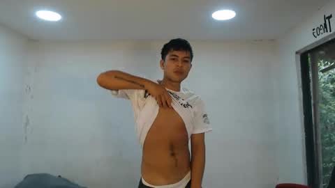 Snapshot of danielitopapii chatting on 10-22-25, 12:27 danielitopapii online show from 10-22-25, 12:27