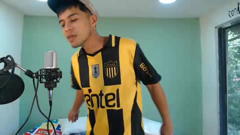 Snapshot of danielitopapii chatting on 11-13-25, 08:08 danielitopapii online show from 11-13-25, 08:08