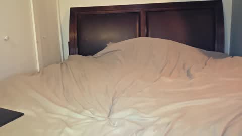 Snapshot of daniellbisous chatting on 09-23-25, 12:57 daniellbisous online show from 09-23-25, 12:57