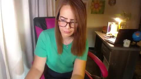 Snapshot of danielle_rose_ chatting on 06-27-26, 05:18 Angie online show from 06-27-26, 05:18
