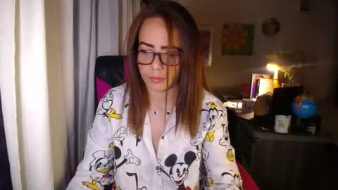 Snapshot of danielle_rose_ chatting on 06-29-26, 05:02 Angie online show from 06-29-26, 05:02