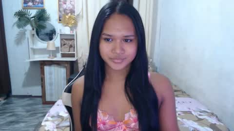 daniellelux online show from 06-22-26, 05:48