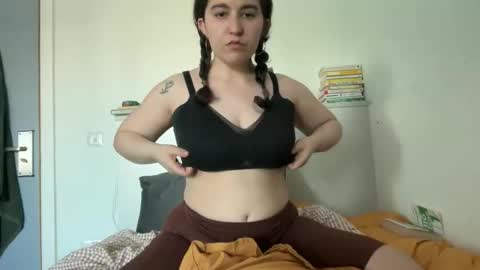 Snapshot of danigirl2004 chatting on 04-22-26, 02:07 danigirl2004 online show from 04-22-26, 02:07
