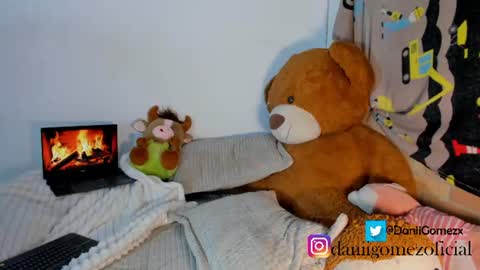 Snapshot of danii_rose chatting on 07-14-26, 04:28 Rose online show from 07-14-26, 04:28
