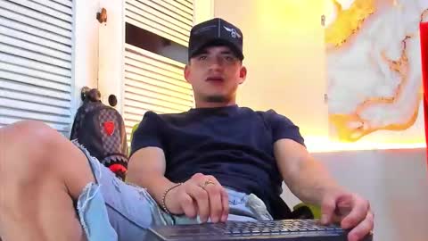 Dani online show from 11-28-25, 04:15