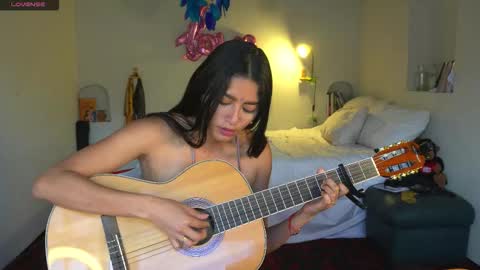 danalle .. online show from 10-10-25, 09:25