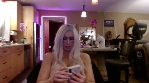 Snapshot of danikawhite69 chatting on 06-25-26, 11:48 DanikaWhite69 online show from 06-25-26, 11:48