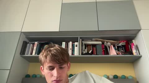 Snapshot of daniosunshine chatting on 10-08-25, 10:57 danio hot online show from 10-08-25, 10:57