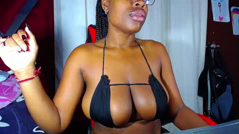 Snapshot of danisabrownn chatting on 12-04-25, 01:42 danisabrownn online show from 12-04-25, 01:42