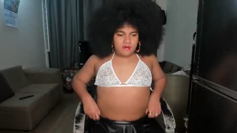 Snapshot of danisweet_ chatting on 06-21-26, 01:41 dani online show from 06-21-26, 01:41