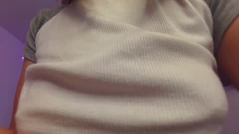 Snapshot of danmsel chatting on 12-17-24, 04:21 Pau online show from 12-17-24, 04:21