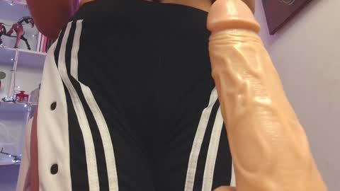 Snapshot of danmsel chatting on 01-10-25, 04:01 Pau online show from 01-10-25, 04:01