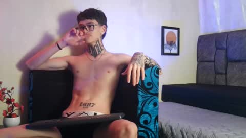 Snapshot of dann_brown chatting on 03-11-25, 09:48 Dann Brown online show from 03-11-25, 09:48