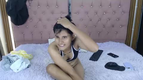 Danniela y Victoria online show from 05-19-26, 01:56