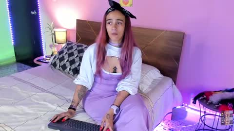 Snapshot of danna__castle chatting on 01-17-25, 04:28 Dannacastle online show from 01-17-25, 04:28